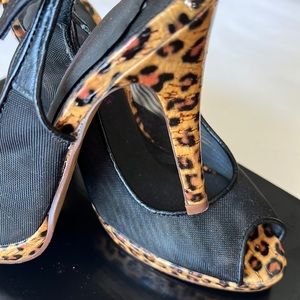 fabulous stiletto 4.5” high heels platform black with leopard print 6.5 peep toe